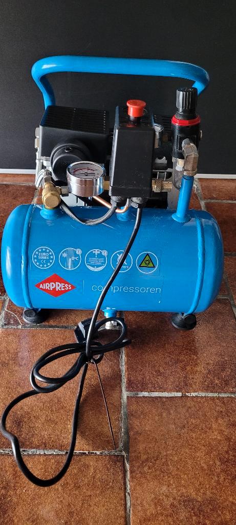 Airpress Stille Olievrije Compressor L 6-95 8 bar 0,6 pk, Bricolage & Construction, Compresseurs, Comme neuf, 6 à 10 bars, Moins de 25 litres
