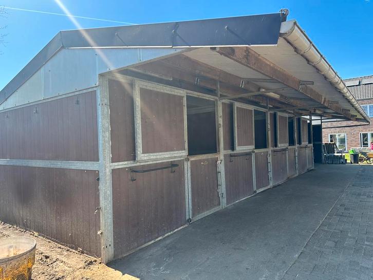 4 paardenstallen + wasplaats, Dieren en Toebehoren, Stalling en Weidegang, Stalling, 4 paarden of pony's of meer