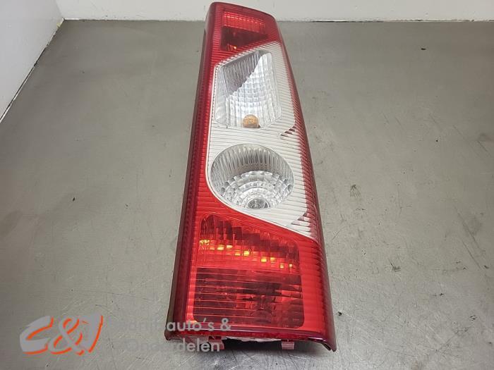 Feu arrière droit d'un Peugeot Expert, Autos : Pièces & Accessoires, Éclairage, Peugeot, Utilisé, 3 mois de garantie, Enlèvement ou Envoi