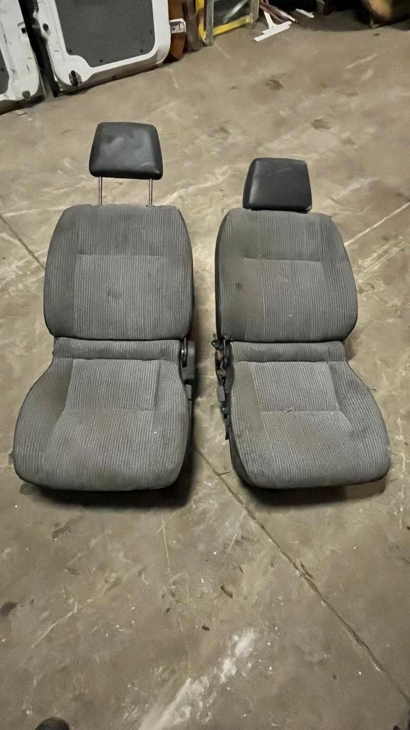 Voorstoelen Nissan King Cab set gebruikt, Auto-onderdelen, Interieur en Bekleding, Nissan, Gebruikt, Ophalen