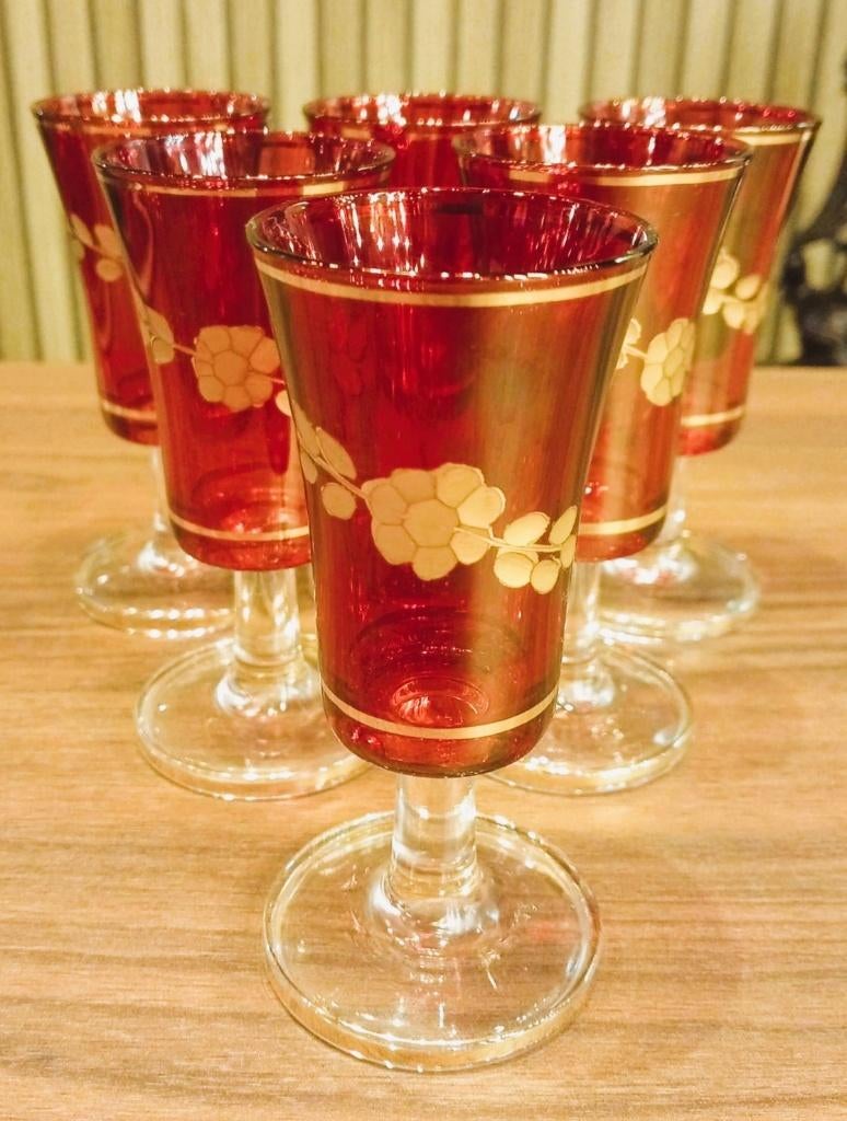 Verres à liqueur vintage avec décorations dorées., Antiquités & Art, Enlèvement ou Envoi