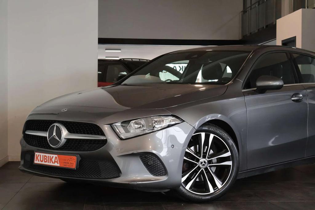 Mercedes-Benz A-CLASS 180 A 180 Navi CruiseC Half LEDER Came, Autos, Achat, Euro 6, Boîte manuelle, 5 portes