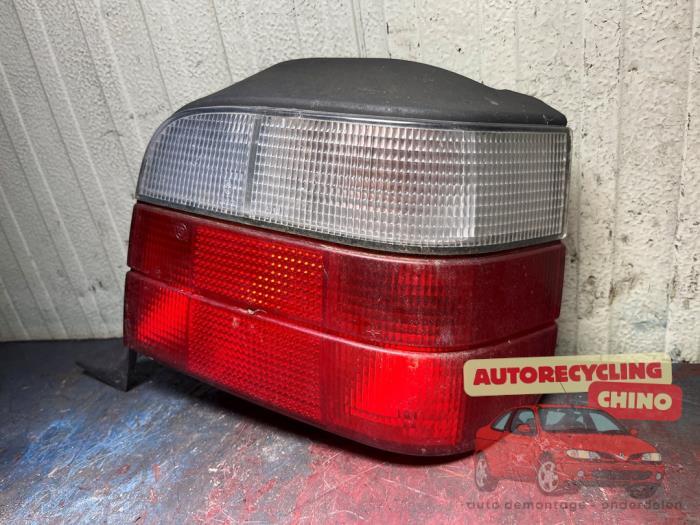 Feu arrière droit d'un BMW 3-Serie, Autos : Pièces & Accessoires, Éclairage, BMW, Utilisé, 3 mois de garantie, Enlèvement ou Envoi