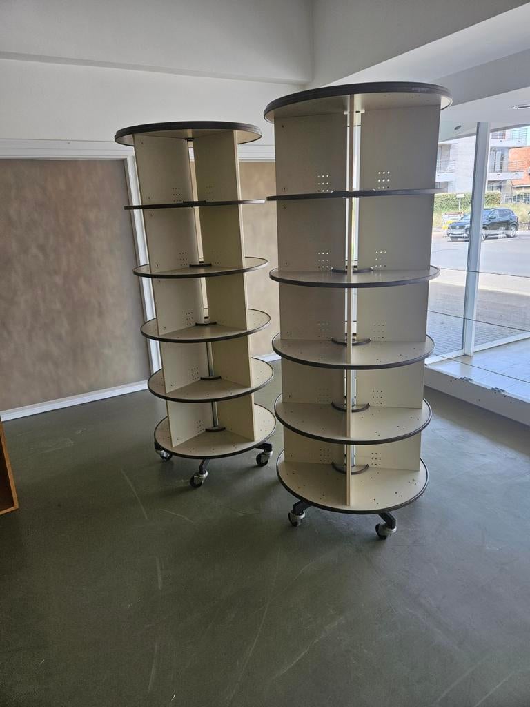 Presentatie/kantoor karretjes, Ophalen