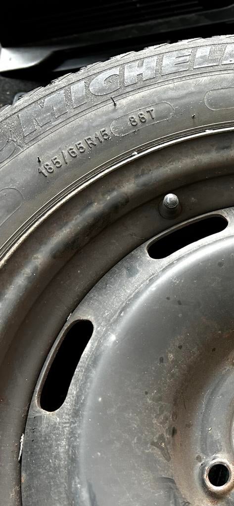 4 Pneus 4 saisons et jantes 185/65 R15 88T (type citroen c3), Enlèvement, 4 Saisons, Pneu(s)