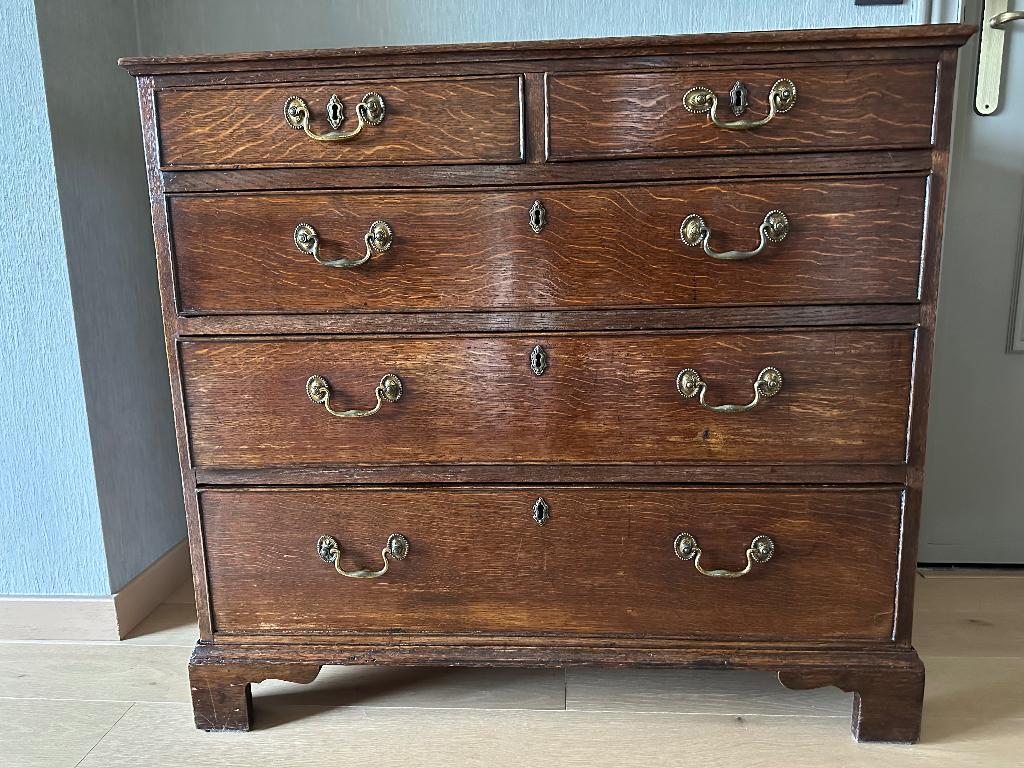 Antieke Engelse commode, Ophalen