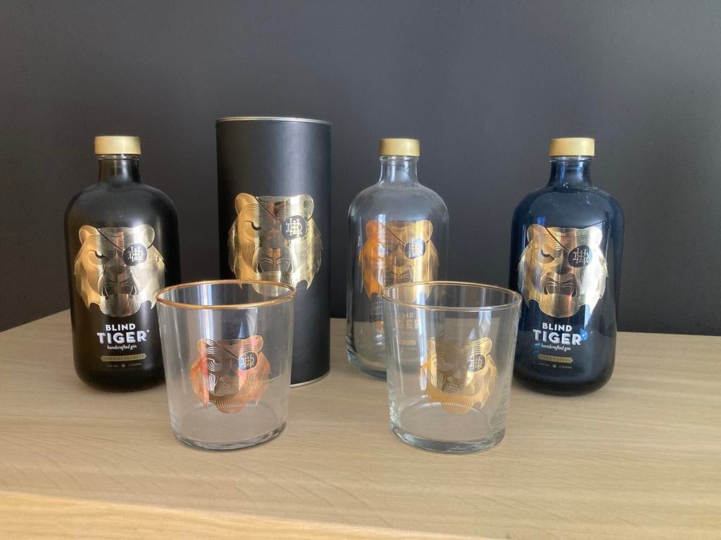 2 Blind Tiger glazen + 3 verschillende soorten lege flessen, Ophalen, Zo goed als nieuw