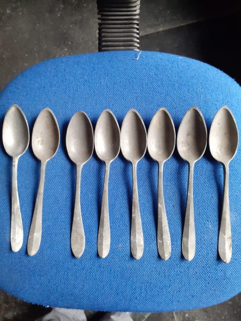 Tinnen lepels, 8 stuks, Ophalen