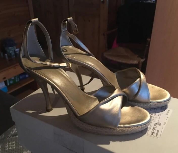 Pump goudkleurig met naaldhak, ANDERE, Overige kleuren, Nieuw, Ophalen of Verzenden