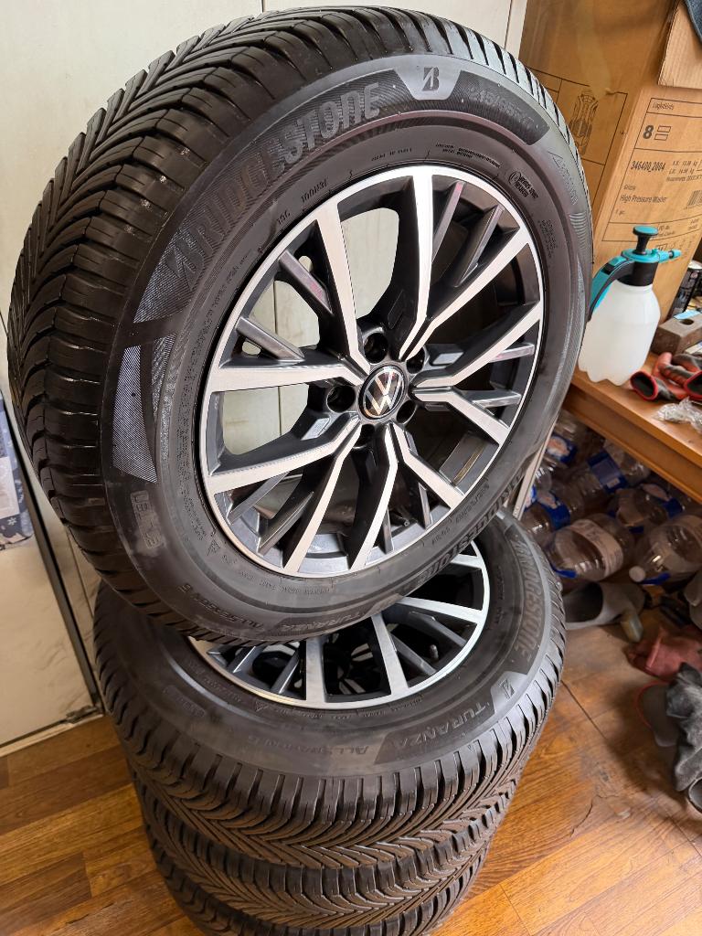 Kit Vw TiGUAN - 215/65/17 103V Bridgestone 4SAISONS, Auto-onderdelen, Banden en Velgen, Banden en Velgen, Ophalen