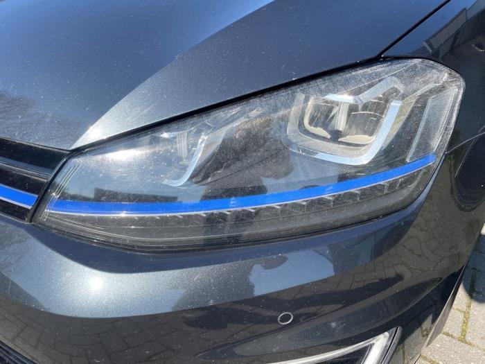 Phare gauche d'un Volkswagen Golf, Autos : Pièces & Accessoires, Éclairage, Volkswagen, Utilisé, 3 mois de garantie, Enlèvement ou Envoi
