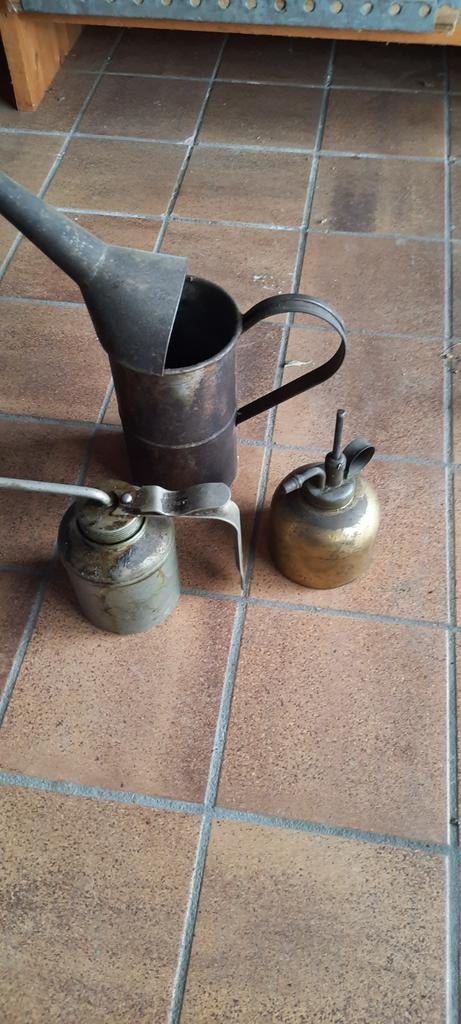 Oude olie  kan , pompje en vernevelaar, Ophalen