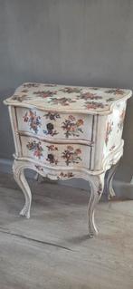 Commode romantique vintage ou armoire à bombes, Enlèvement