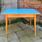 Table vintage en bois massif 1950’s avec plateau en formica, Enlèvement