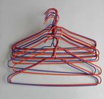 12 Gekleurde, metalen kleerhangers., Ophalen of Verzenden, Zo goed als nieuw