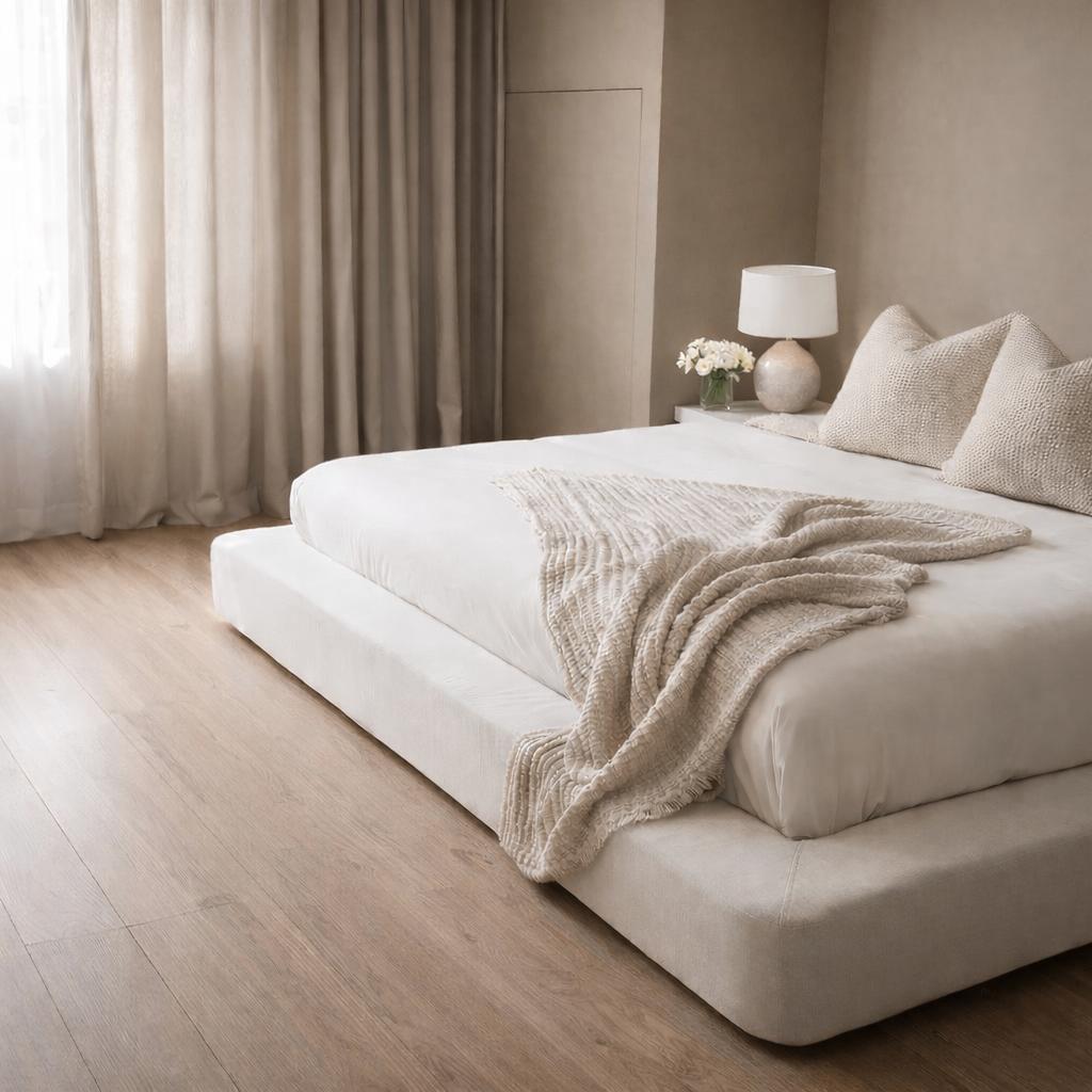 Lit design 180x200 — lin beige (08/2023), Maison & Meubles, Chambre à coucher | Lits, Tissu, Beige, Comme neuf, 180 cm