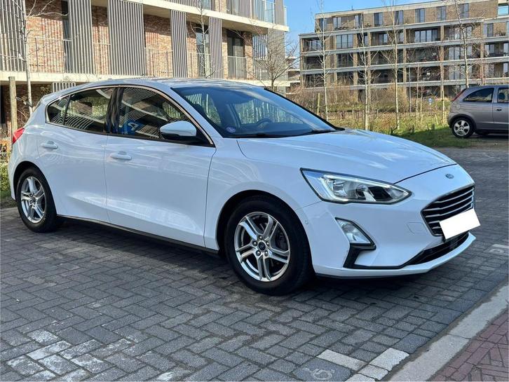 2018 Ford Focus Hatchback Benzine Veel opties Reeds Gekeurd, Autos, Ford, Particulier, Focus, Caméra de recul, Régulateur de distance