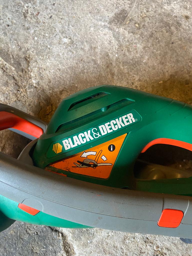Coupe haie, Enlèvement, Utilisé, Électrique, Black & Decker