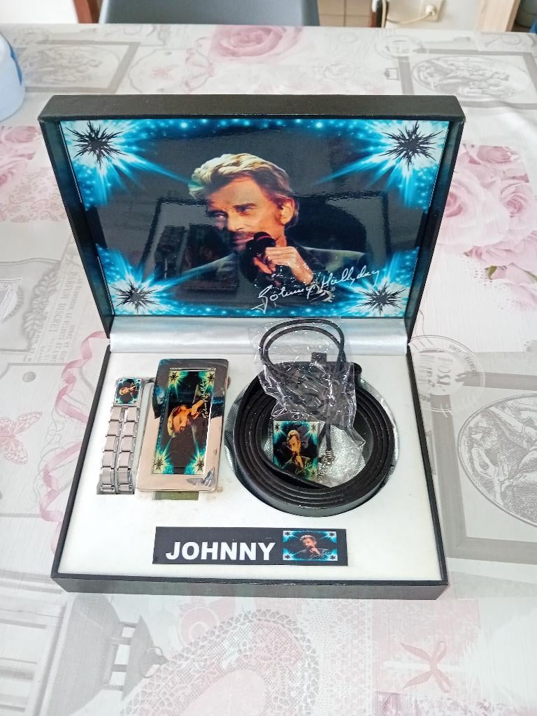 Johnny Hallyday coffret ceinture-bracelet-médaille, neuf, Enlèvement, Neuf, Ceinture