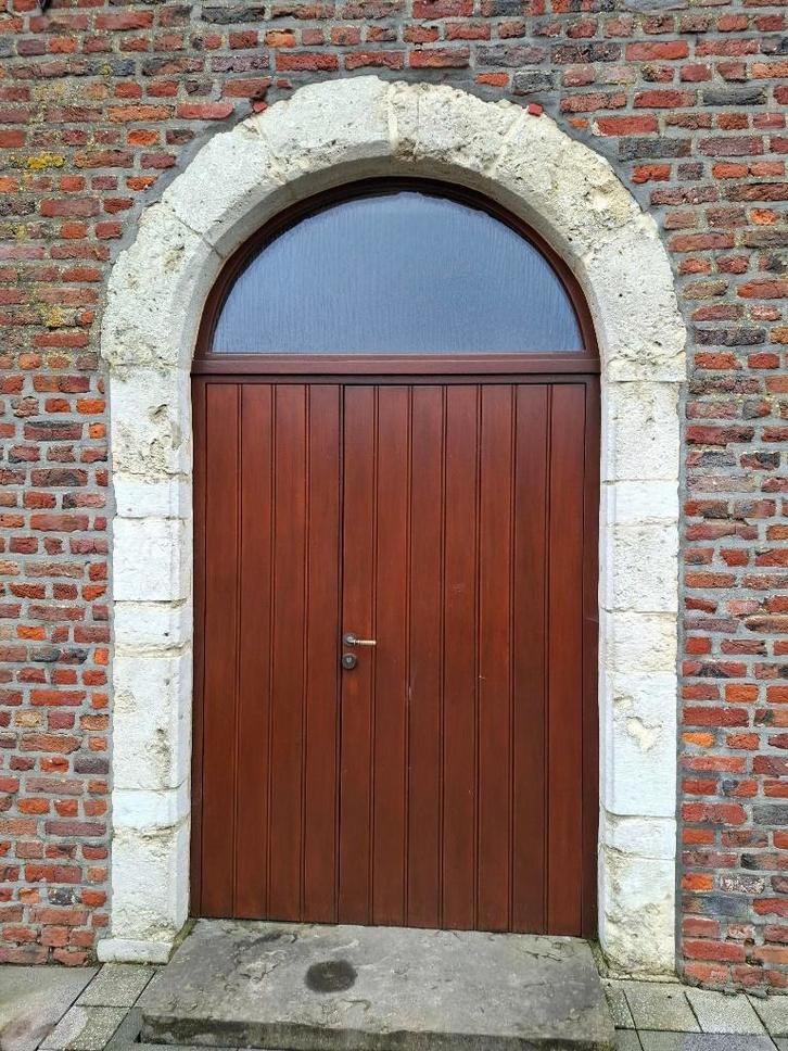Porte en bois avec encadrement en pierre de Gobertange, Huis en Inrichting, Overige Huis en Inrichting, Zo goed als nieuw, Ophalen