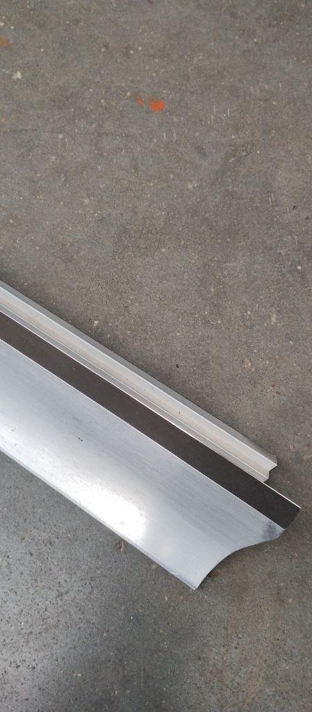 lat om behang en vloerbekleding te snijden, Ophalen