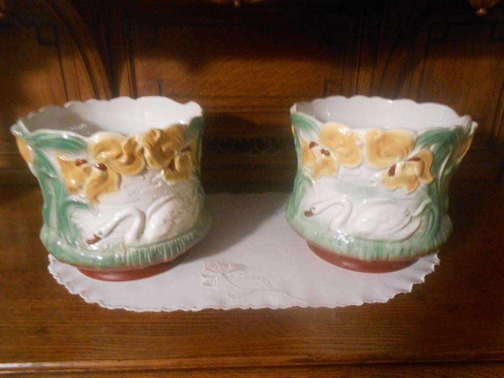 2 pots de fleurs anciens en majolique Jugendstil, Antiquités & Art, Enlèvement ou Envoi