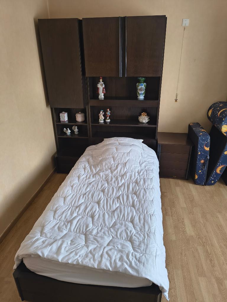 slaapkamer 1 persoon (bed, kleerkast, bureau, nachttafel), Maison & Meubles, Chambre à coucher | Chambres à coucher complètes