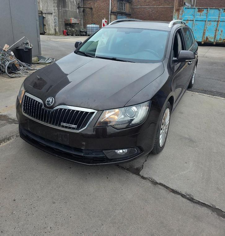 Skoda superb 2013r, Autos, Skoda, Particulier, Superb, Diesel, Euro 5, 5 portes, Boîte manuelle, Brun