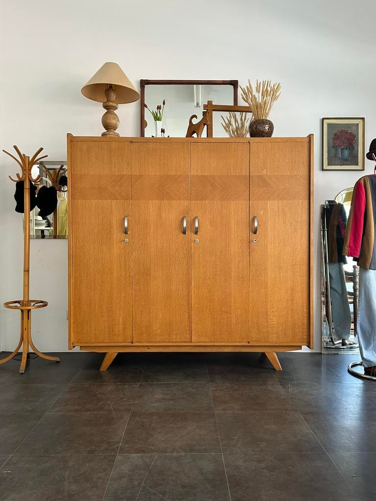 Armoire 4 portes plaquée en chêne, années 50, Enlèvement, Comme neuf, Chêne
