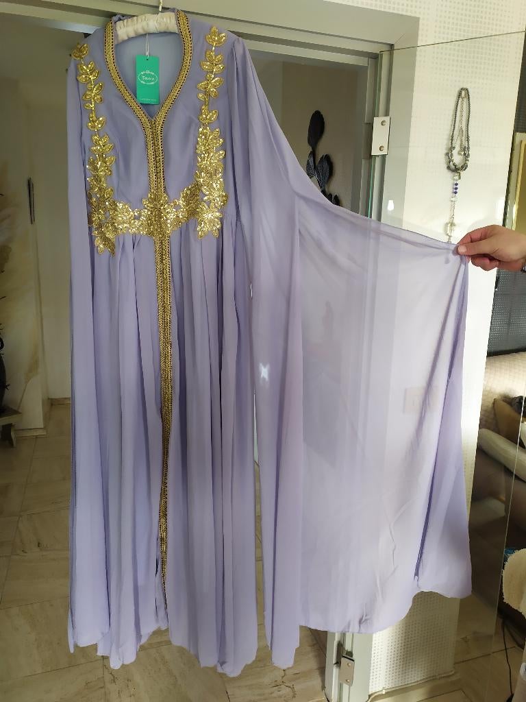 Robe élégante Moyen-Orient avec broderie, Vêtements | Femmes, Robes, Enlèvement, Neuf, Taille 42/44 (L)