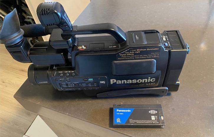 Caméscope VHS vintage Panasonic M40 avec étui et batterie, TV, Hi-fi & Vidéo, Caméscopes analogiques, Enlèvement