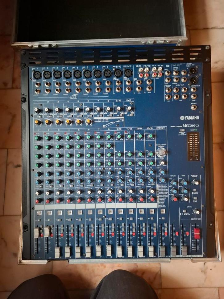 Mixeur Yamaha MG166CX, Musique & Instruments, Tables de mixage, Utilisé, 10 à 20 canaux, Entrée micro, Enlèvement