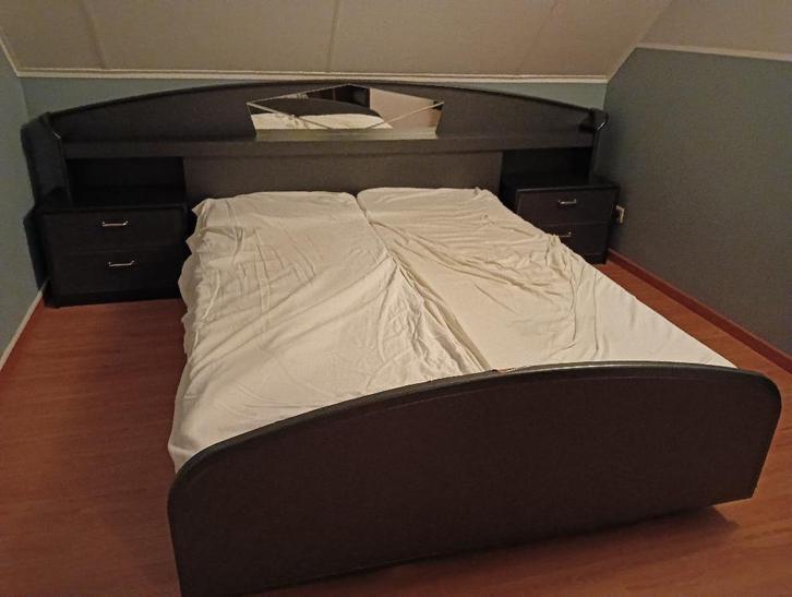 Dubbel bed, Huis en Inrichting, Slaapkamer | Bedden, Gebruikt, Tweepersoons, Overige maten, 220 cm, Hout, Zwart, Ophalen