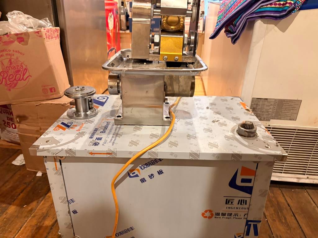 Professionele empanada- en pastamachine, Ophalen of Verzenden, Zo goed als nieuw