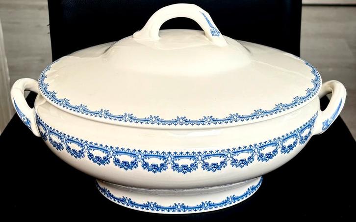 Légumière/ soupière Carlotta bleue de Royal Boch, Antiquités & Art, Antiquités | Services (vaisselle) pièces, Enlèvement