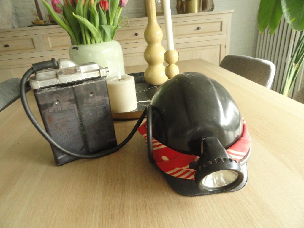 mijnwerkers helm met lamp, Ophalen