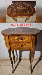 Bijzettafel van walnotenhout met marqueterie (inlegwerk), Enlèvement