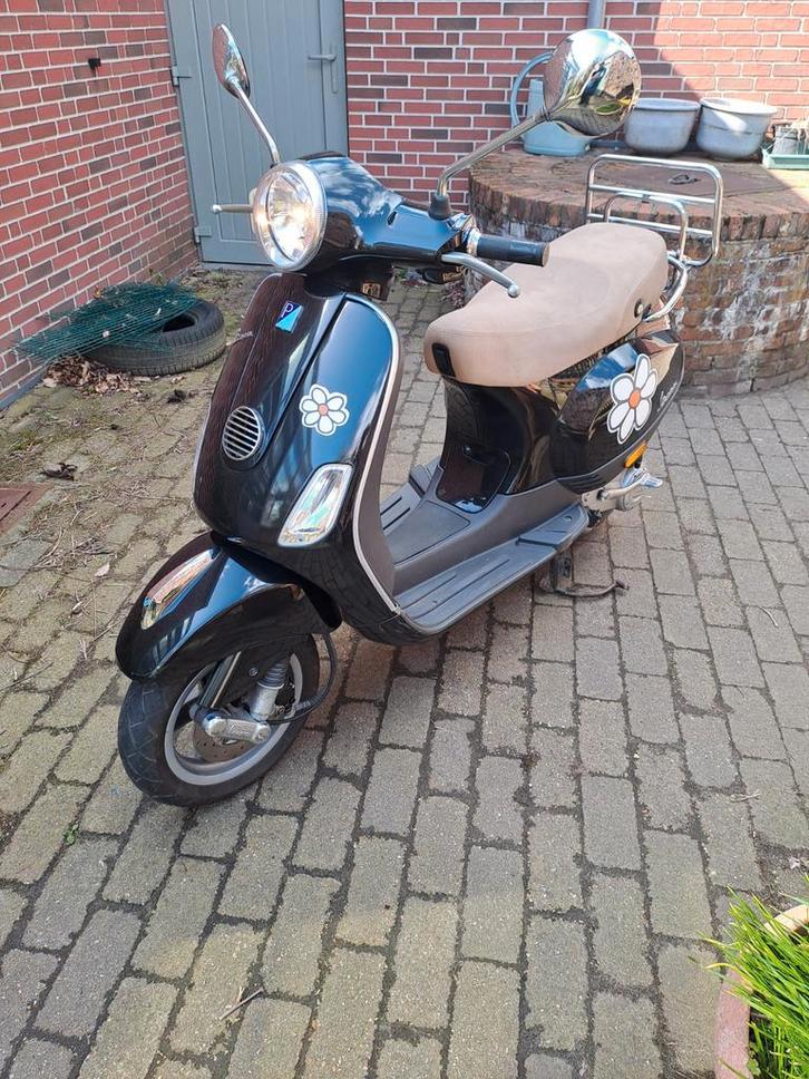Mooie zwarte Vespa LX 50cc 4T !! Klasse B !!, Fietsen en Brommers, Scooters | Vespa, Gebruikt, Vespa LX, Klasse B (45 km/u), Benzine