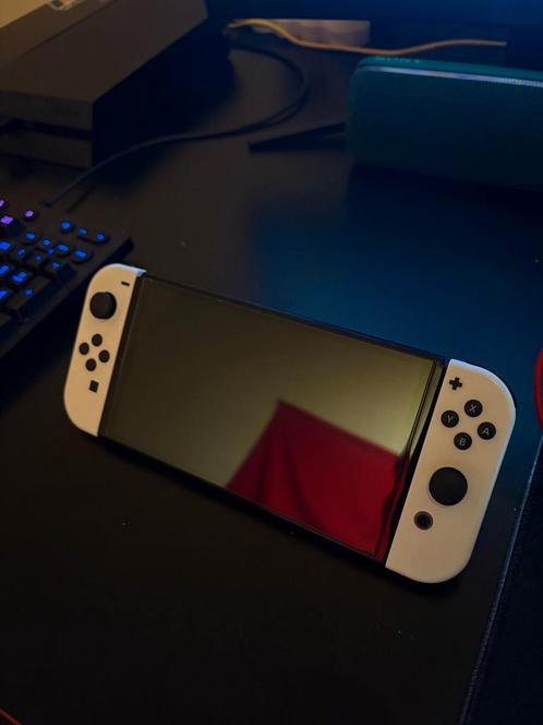 Switch Oled NIEUWSTAAT, Games en Spelcomputers, Spelcomputers | Nintendo Switch, Zo goed als nieuw, Switch OLED, Ophalen of Verzenden