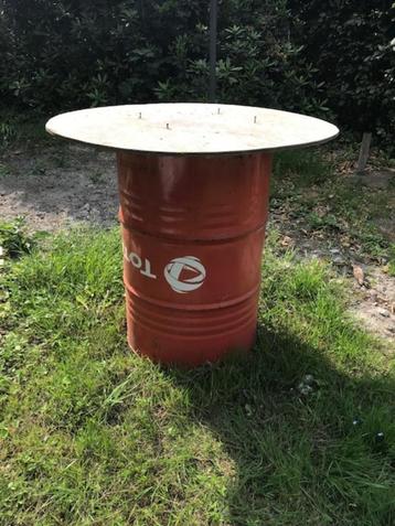 Receptie-tafel beschikbaar voor biedingen