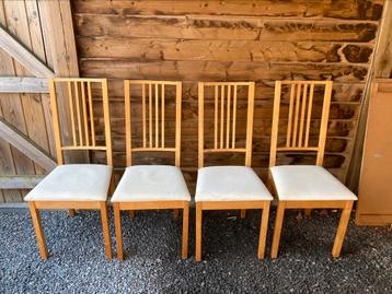 4 stoelen voor slechts 10€ beschikbaar voor biedingen
