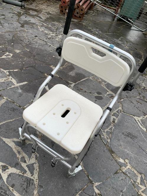 Chaise roulante douche - toilette NEUVE jamais utilisée, Diversen, Verpleegmiddelen, Nieuw, Ophalen