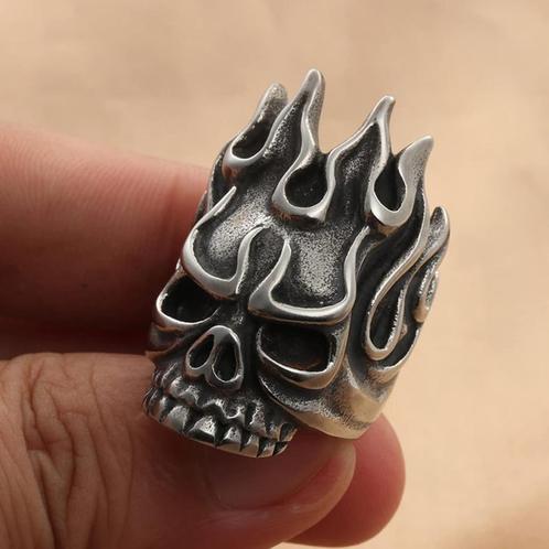 Roestvrij stalen RVS biker ring met schedel & vlammen, Handtassen en Accessoires, Ringen, Nieuw, Heer, IJzer of Staal, Ophalen of Verzenden