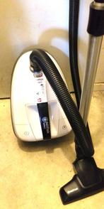 NILFISK stofzuiger + 3 zakken, Elektronische apparatuur, Ophalen, Zo goed als nieuw, Stofzuiger