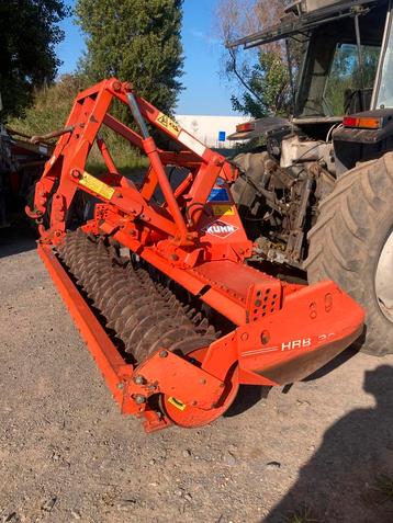 Rotoreg kuhn HRB 302 met maxipacker rol beschikbaar voor biedingen