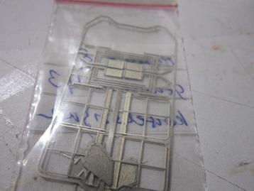 Set wit metaal platforms bolle neuzen beschikbaar voor biedingen