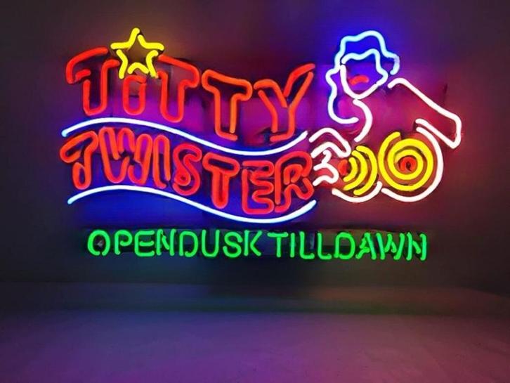 Titty twister neon licht reclame USA gameroom shop decoratie, Verzamelen, Merken en Reclamevoorwerpen, Nieuw, Lichtbak of (neon) lamp