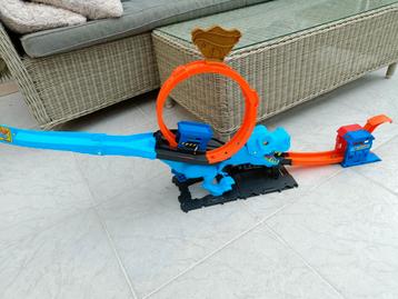 Hot Wheels city T-Rex looping racebaan. beschikbaar voor biedingen