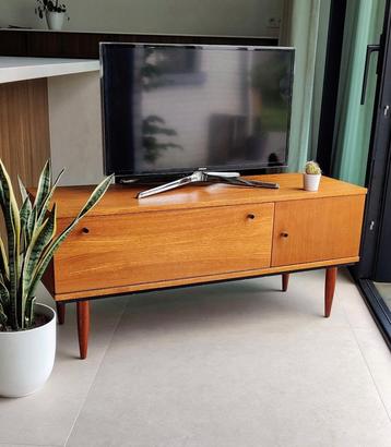 Authentiek vintage teakhouten TV-meubel beschikbaar voor biedingen