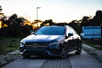 MERCEDES-BENZ CLA180d//AMG//CARPLAY//PANO//SFEERVERLICHTING beschikbaar voor biedingen